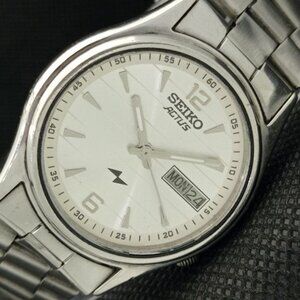 Vintage 1973 Seiko Automatic Mens Silver Watch W/daydate & Black accents